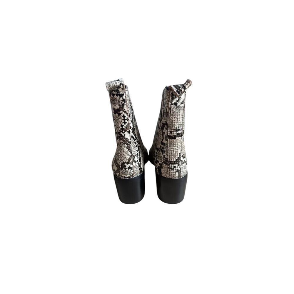 Nordstrom Women's Hazina Snake Print Leather Chelsea Boots Ivory Size 5.5 - Picture 3 of 4